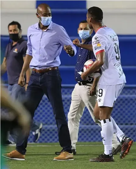 Marcel Hernández protagonizó un cruce con Wanchope en Cartago (La Nación).