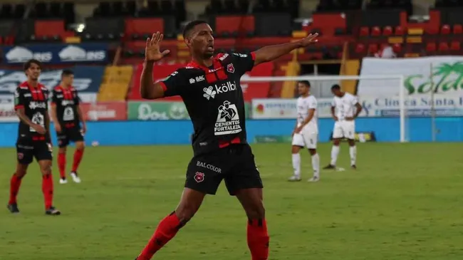 Marcel Hernández tiene historia en Alajuela (LDA).