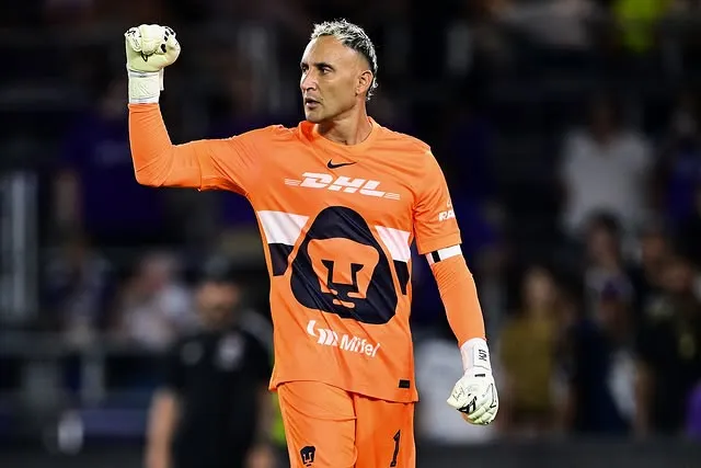 Keylor Navas no debió trabajar de más en el empate ante Necaxa (Pumas).