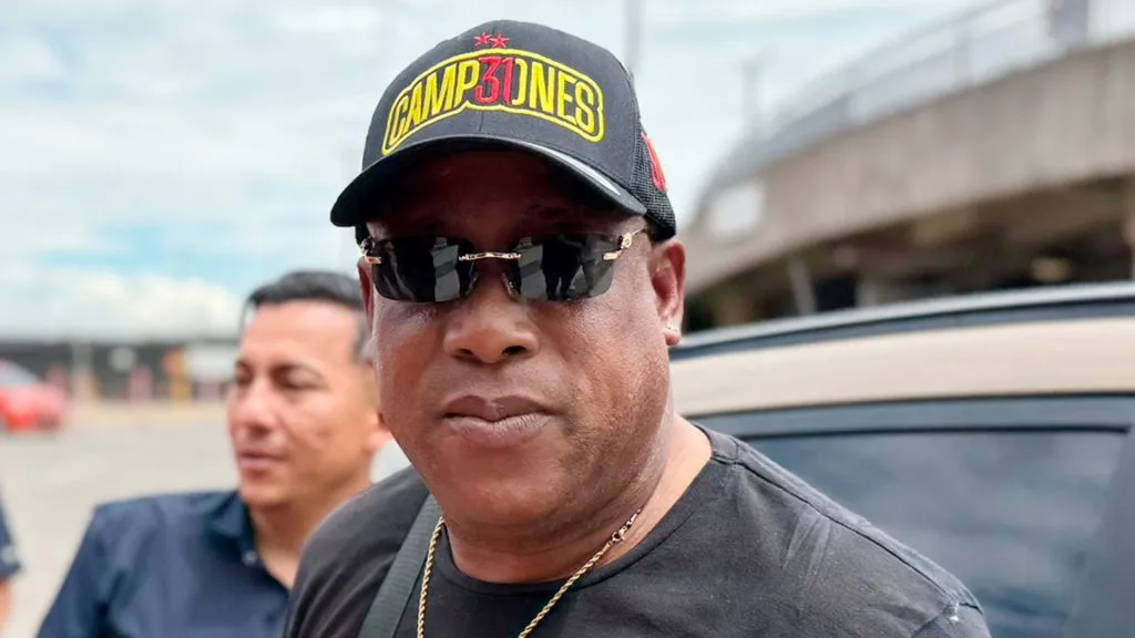 La gorra que se puso Hernán Medford al llegar.