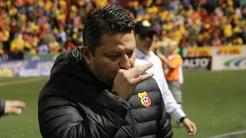 Jafet Soto le pegó al Machillo Ramírez, se metió con Mariano Torres y amenazó a Fedefut antes del debut de Hernán Medford: “Voy a demandar”