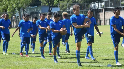 Legionario de El Salvador recibe revés por parte de su club luego de manifestar su deseo de estar en La Selecta