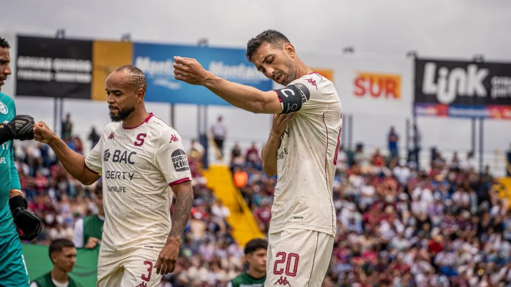 Mariano Torres se fue en el entretiempo.