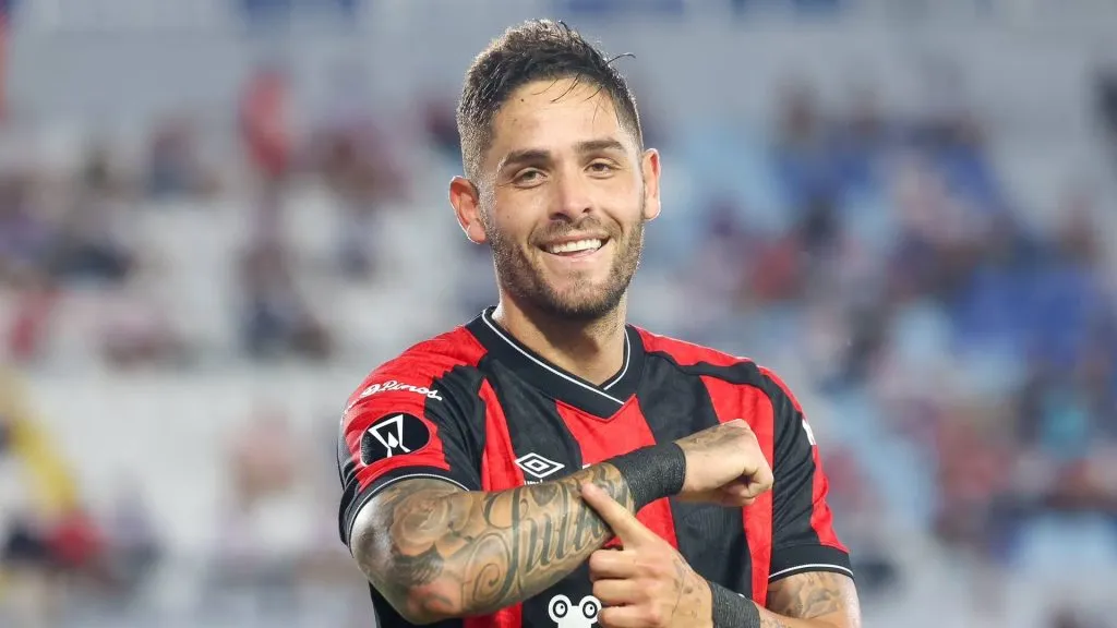 Jonathan Moya se irá de Alajuelense.