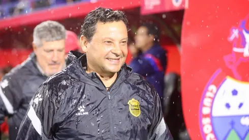 Jeaustin Campos firmó una noche oscura en Guatemala.