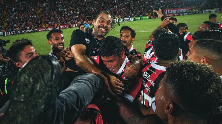 Ganó títulos con Alajuelense, Guimaraes lo limpió y ahora regresaría para jugar en otro grande