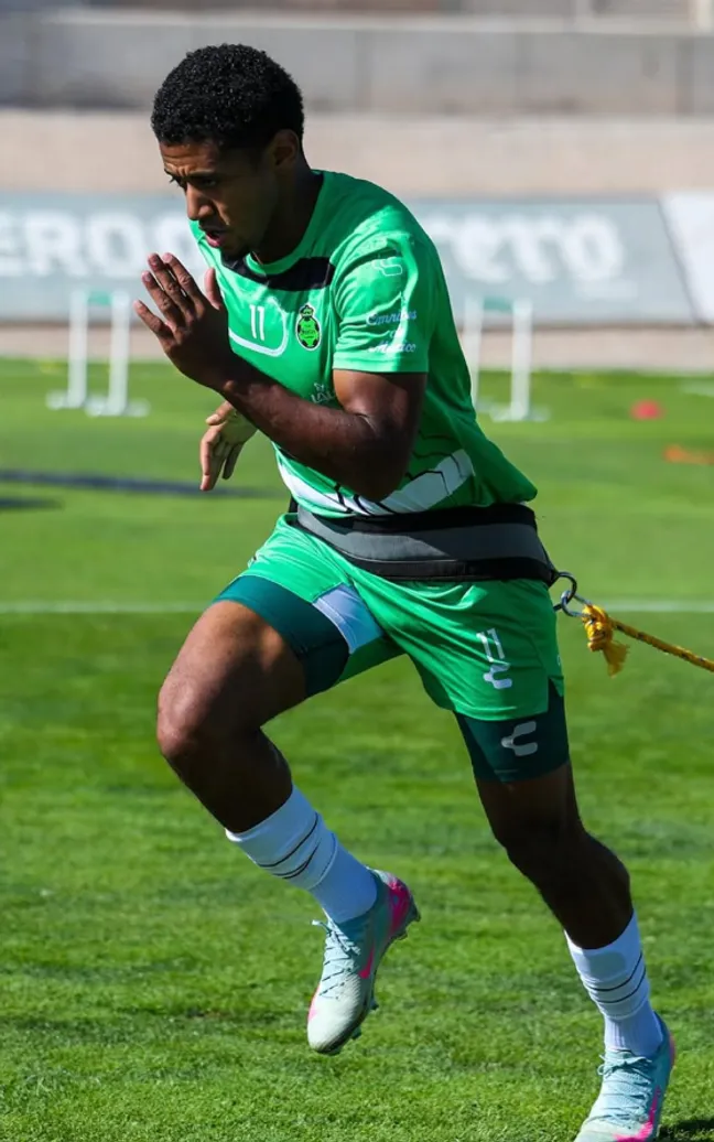 Choco Lozano entrena con normalidad en Santos Laguna y fue convocado para el último partido. (Foto: Choco Lozano Instagram)