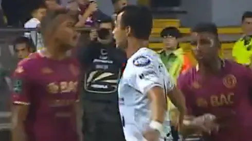 Un tenso cruce en La Cueva.