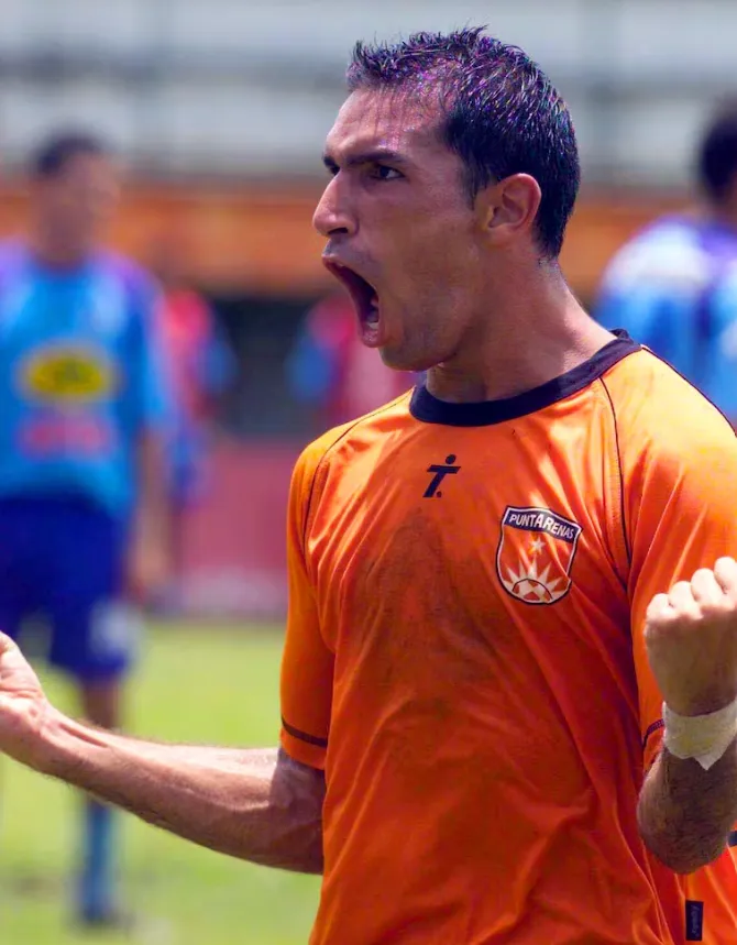 Mauricio Alpízar defendió el uniforme porteño en 2005 (La Nación).