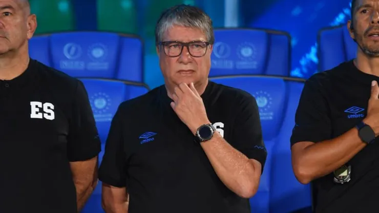 ¡Alarma en El Salvador! El Bolillo Gómez podría perder a uno de sus convocados para el inicio de la Eliminatoria Mundialista