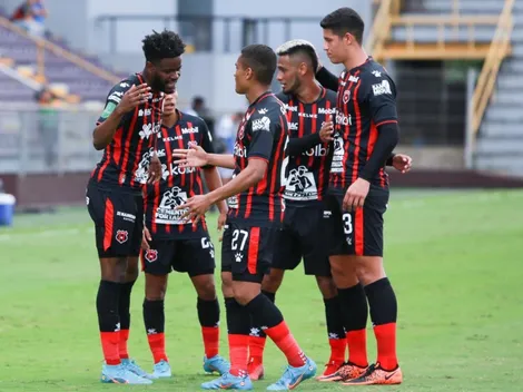 Fracasó en Alajuelense y volvió a su país con otra profesión