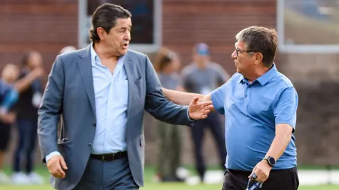 El Salvador se adelanta a Guatemala: Bolillo Gómez celebra lo que Luis Fernando Tena sufre.