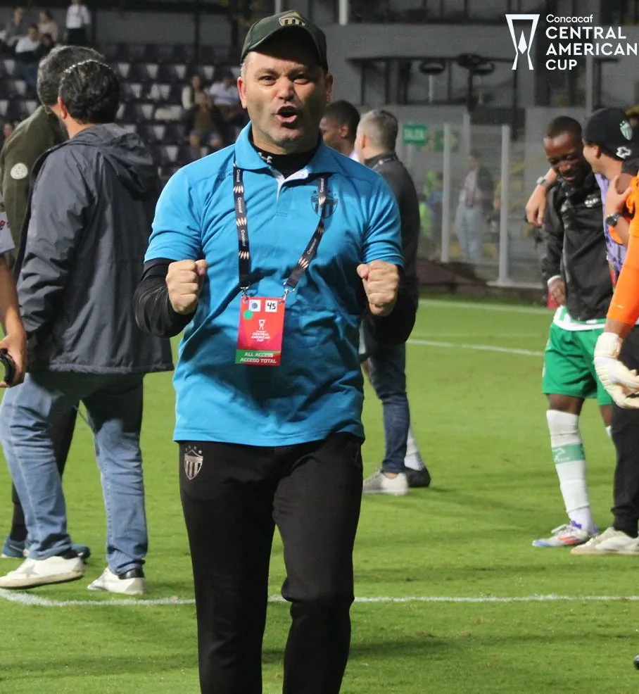 Javier López ya sabe lo que es celebrar en el Ricardo Saprissa Aymá. (Foto: Concacaf)