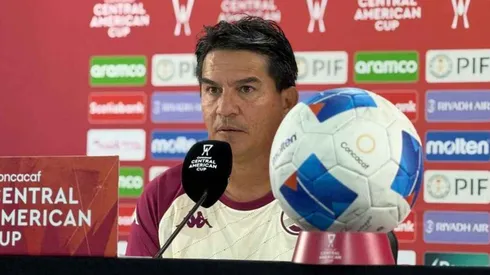 Vladimir Quesada pone alerta al camerino morado.