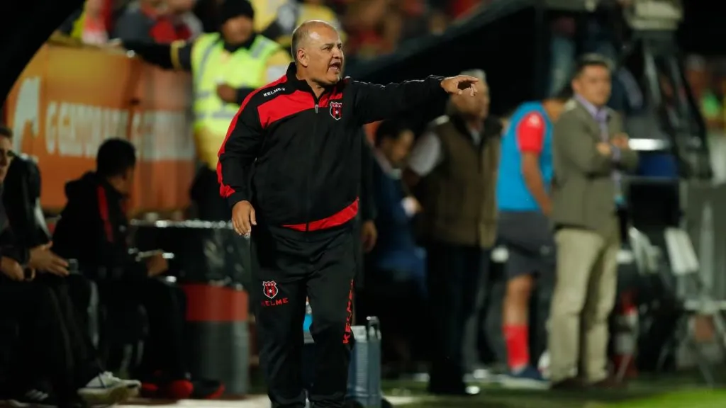 Álvaro Solano regresa a Alajuelense.