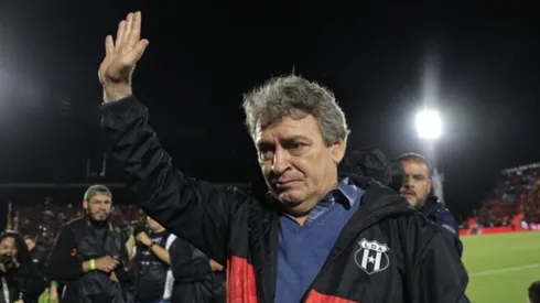 Alajuelense le cumple a Machillo Ramírez.