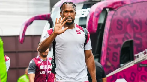 Kendall Waston en la previa con el Deportivo Saprissa