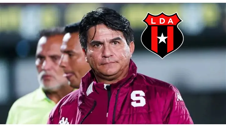 Vladimir Quesada dirigiendo al Deportivo Saprissa