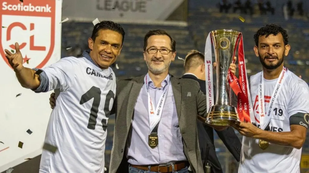 Paté Centeno se consagró campeón de la ex Liga Concacaf.