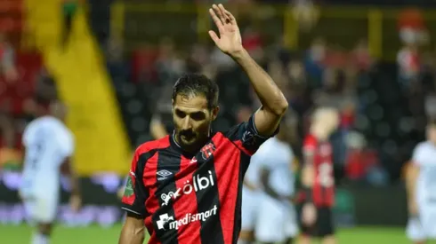 Celso Borges revela de qué depende su retiro.