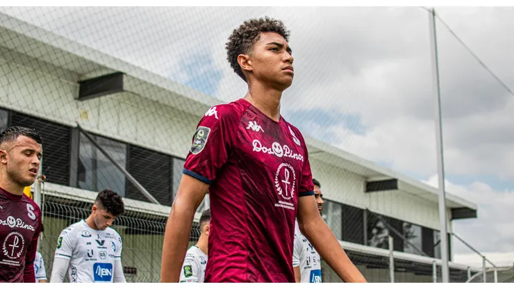 Kenay Myrie sorprende a todos en Saprissa