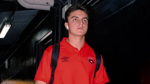 Santiago Van der Putten recibió la negativa de Alajuelense de venderlo. (Foto: LDA)