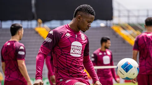 El panameño en la órbita del extranjero.