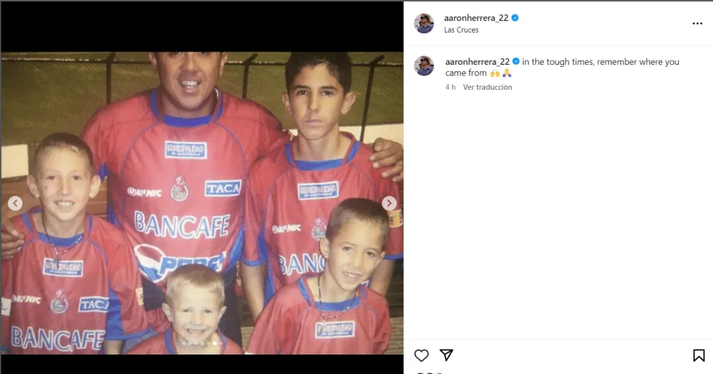 Aarón Herrera con la camisola de Municipal.