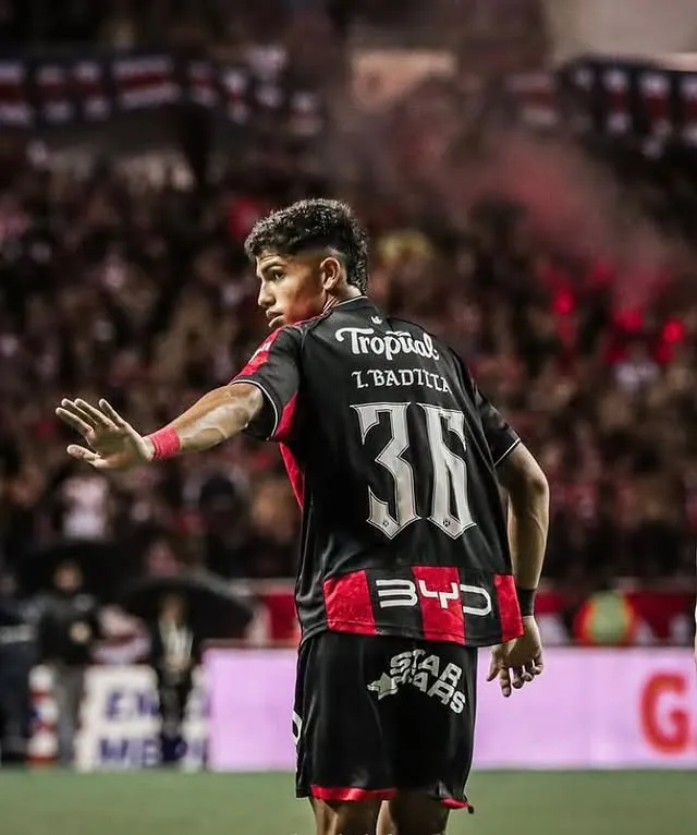 Isaac Badilla no se achica con nada (LDA).