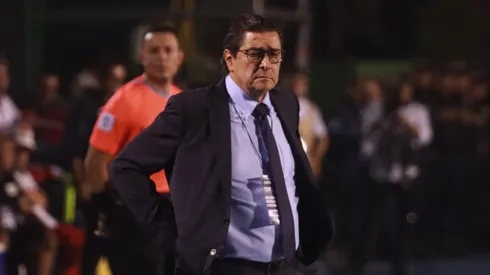 “Me voy molesto”: Luis Fernando Tena no duda en señalar al responsable de la derrota de Guatemala vs El Salvador