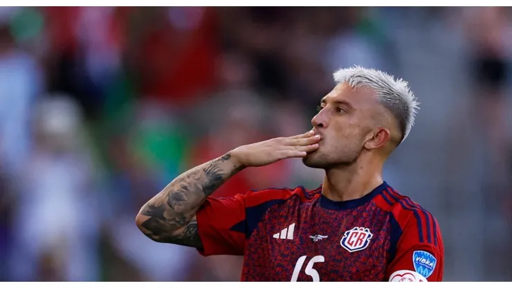 Francisco Calvo en un partido con la Selección de Costa Rica