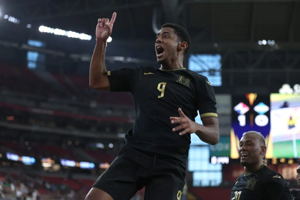 El criticado “Choco” Lozano sigue teniendo números para marcar la diferencia como delantero.(Foto: Getty Images)