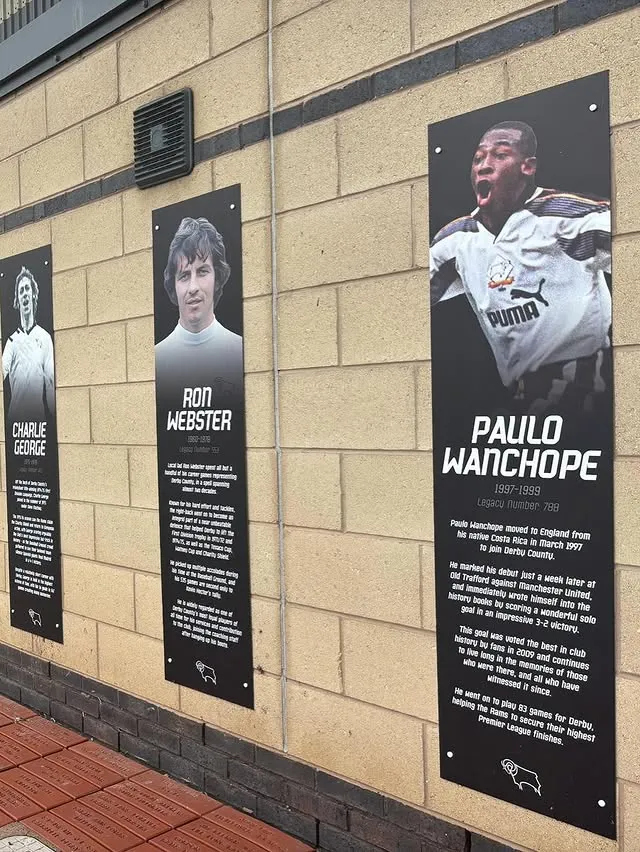Wanchope entró al Paseo de la Fama del Derby County (Instagram).