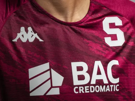 Salió cinco veces campeón con Saprissa, lo echaron de Tibás y ahora se complica su futuro lejos de Costa Rica