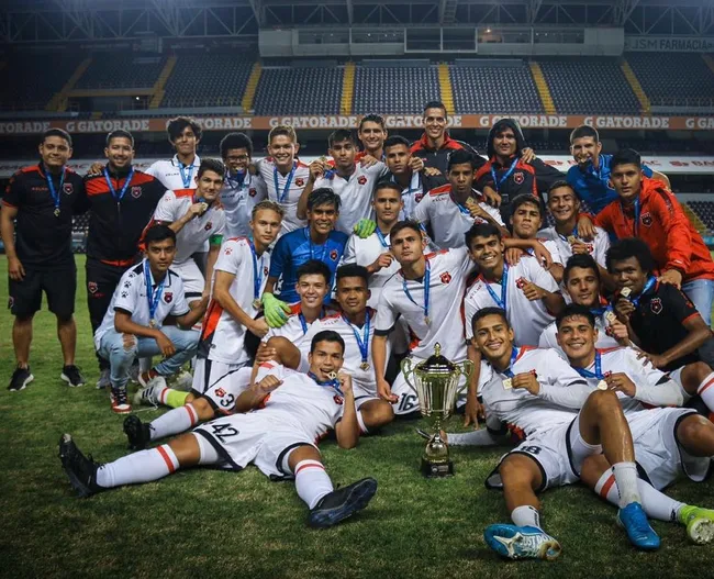 Sergi Runge llevó a la gloria a la U-17 manuda (LDA).