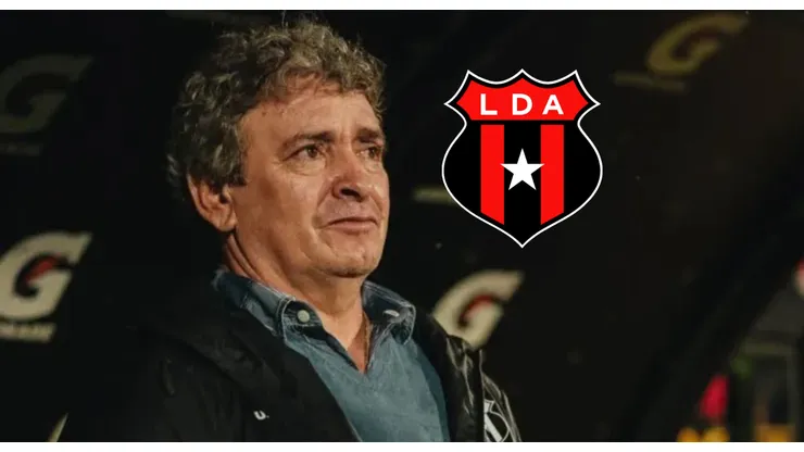 Machillo Ramírez dirigiendo a Alajuelense