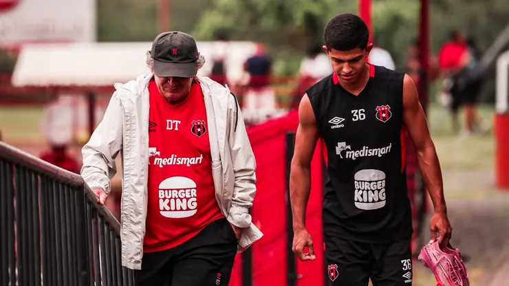 Machillo Ramírez sigue con la limpieza. (Foto: Alajuelense)