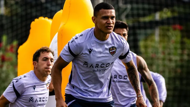 Kervin Arriaga ya entrenó con el Levante de cara al Betis.