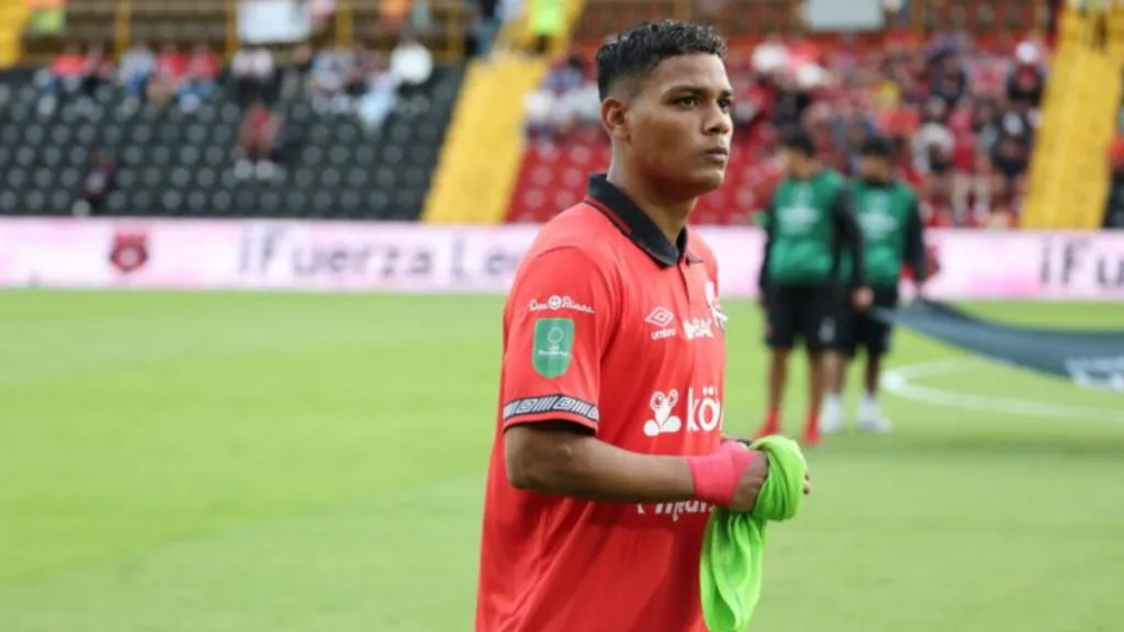 Creichel Pérez podría dejar Alajuelense. (Foto: Teletica)