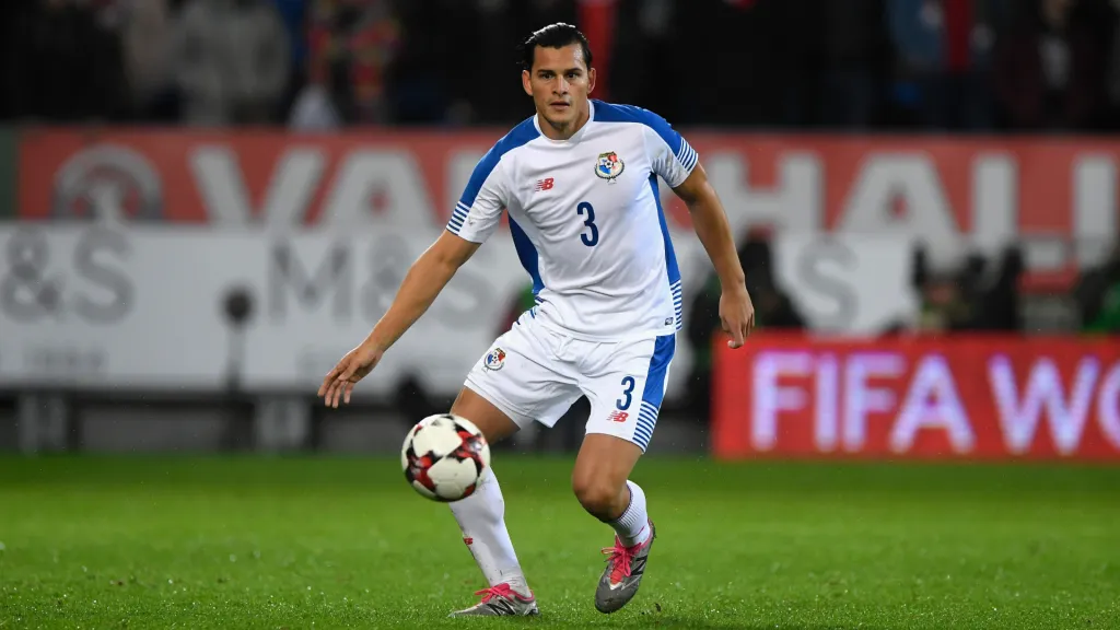 Jan Vargas en acción durante el fogueo que Panamá empató 1-1 con Gales en el Cardiff City Stadium. (Foto: Getty)