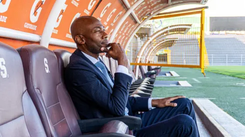 Paulo Wanchope en el banquillo del Saprissa