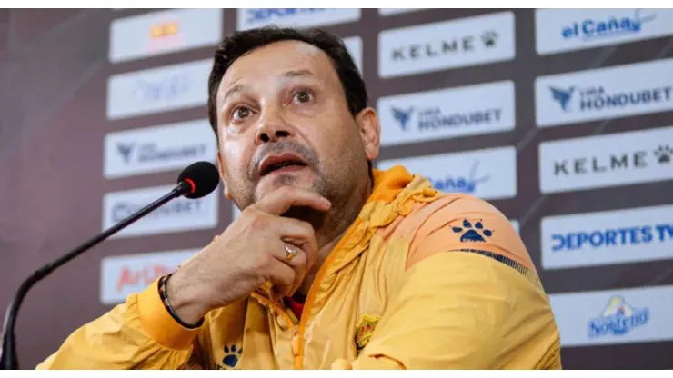 Jeaustin Campos al mando del Real España