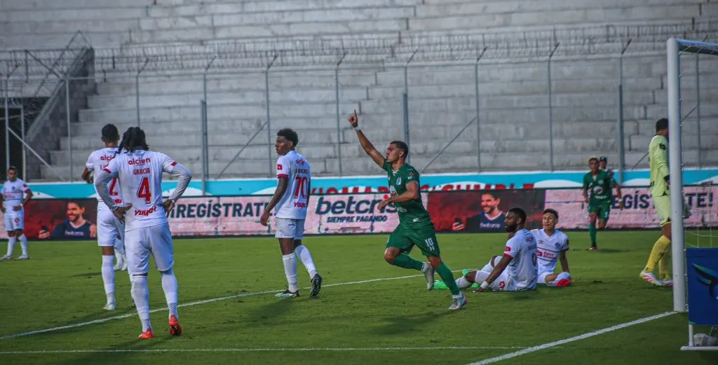Erick Puerto es el segundo máximo goleador del Apertura 2025 en Honduras.