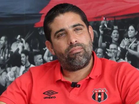 Carlos Vela sorprende a todos en Alajuelense