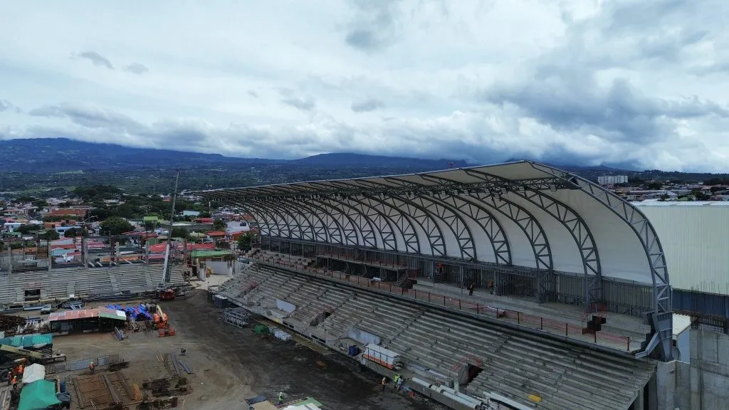 Hace unas semanas, se completó el techado del sector este.