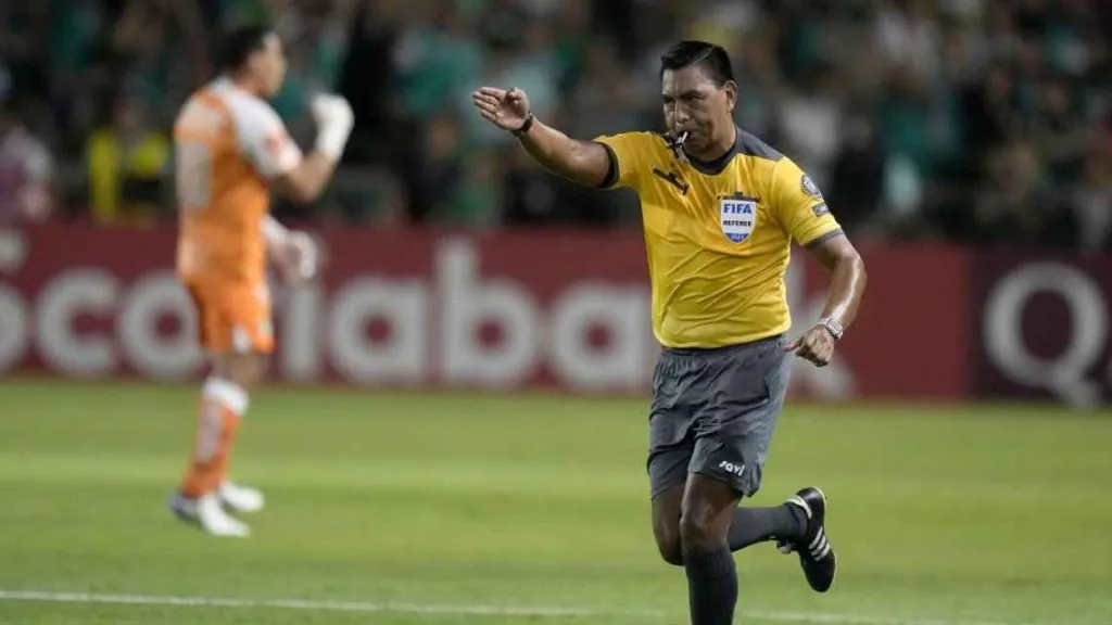 Walter López, un árbitro con mucha polémica en Centroamérica. (Foto: Eduardo Verdugo)