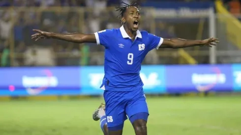 Brayan Gil recibió una gran notificación que festeja El Bolillo Gómez.