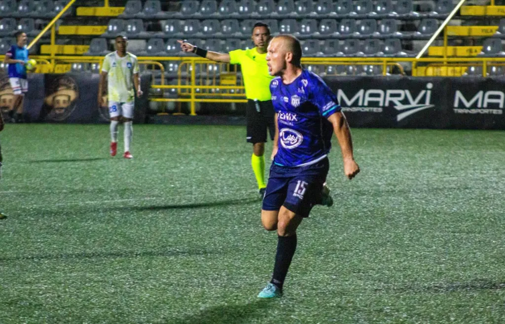 Diego Madrigal tiene el ascenso en la mira (Fútbol Consultants).