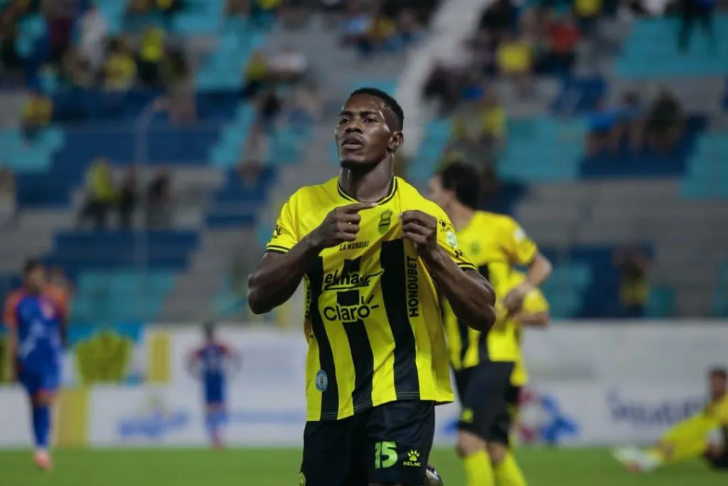 Dixon Ramírez regresó a las canchas y lo hizo con gol luego de un mes de ausencia.