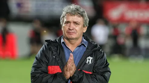 Un enorme dolor de cabeza para Óscar Ramírez.